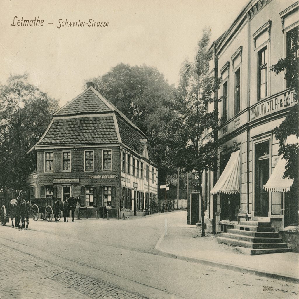Historisches Foto einer Straßenkreuzung